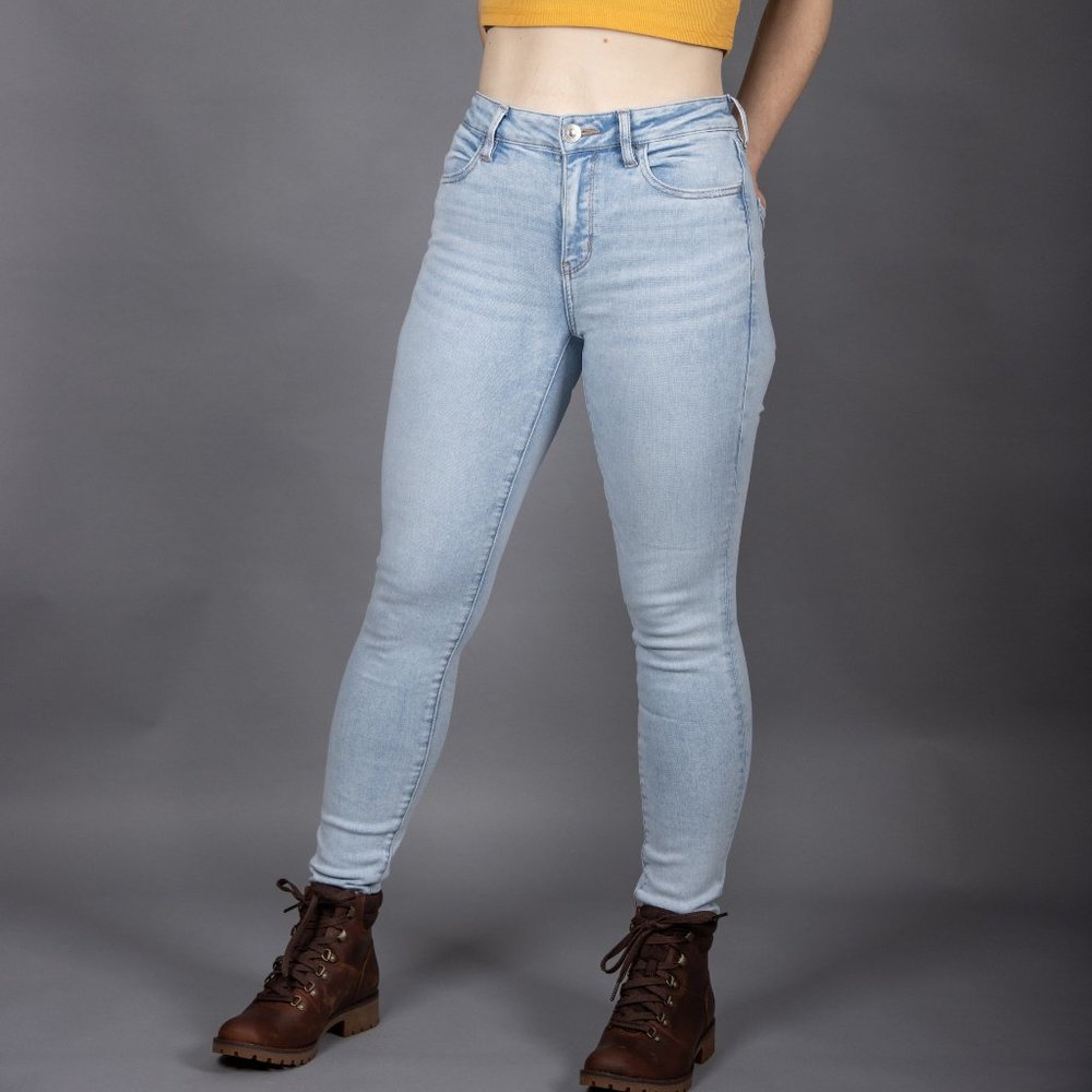 American Eagle Ne(x)t Level High Waisted Jegging in Worn Out Blue in Size 6 Reg